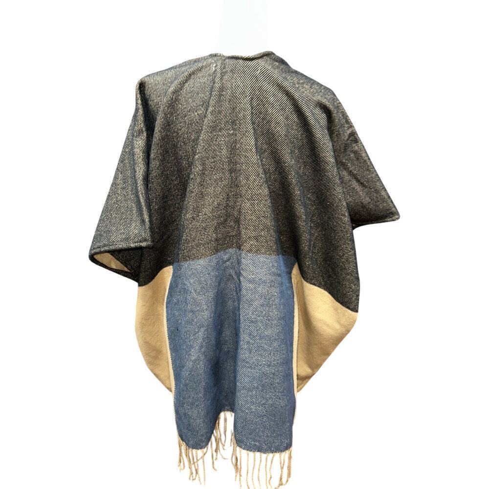 Ann Taylor Loft Kimono Shawl Fringe Color Block One Size NWT
Fall Winter Neutral - Picture 2 of 6